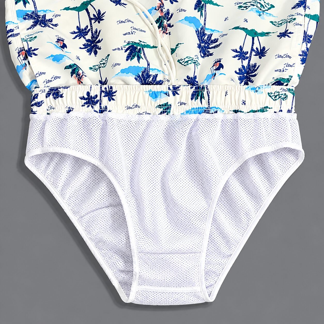 Herren Beach Shorts mit Tropenprint - Image 4